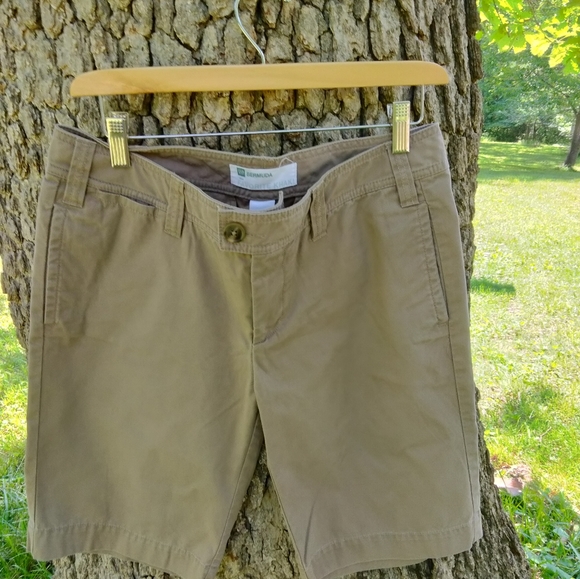 ⬇️ Price Drop!⬇️GAP Bermuda Shorts in size 6 - Picture 3 of 3